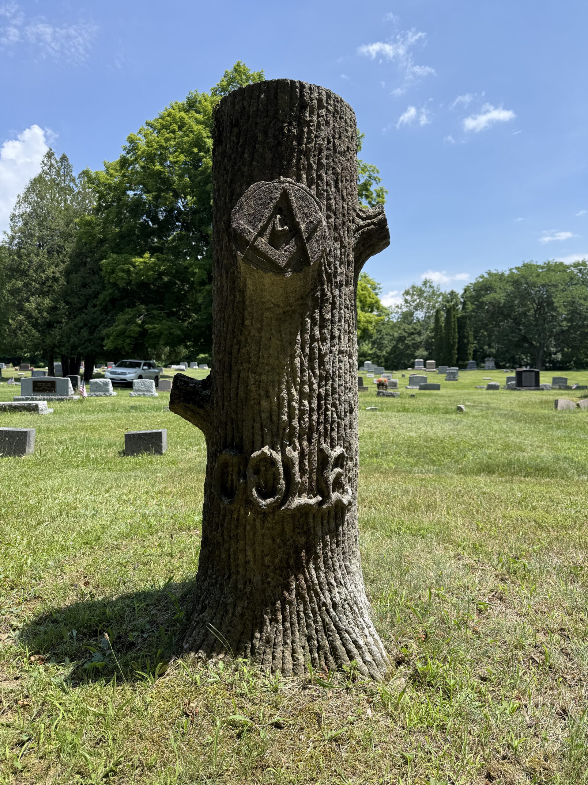 Cole family carved tree stump memorial at Clifton Park Baptist Cemetery in Clifton Park New York